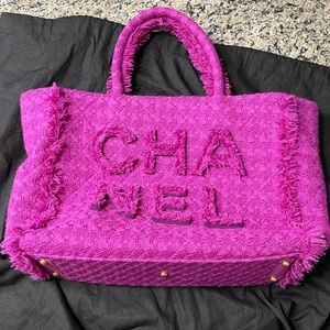 Chanel Tweed Wool Large Zipped Shopping Tote FW 2019 (AUTHENTICATED)
